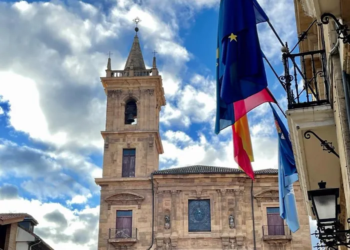 Aureliano San Román Apartamento *